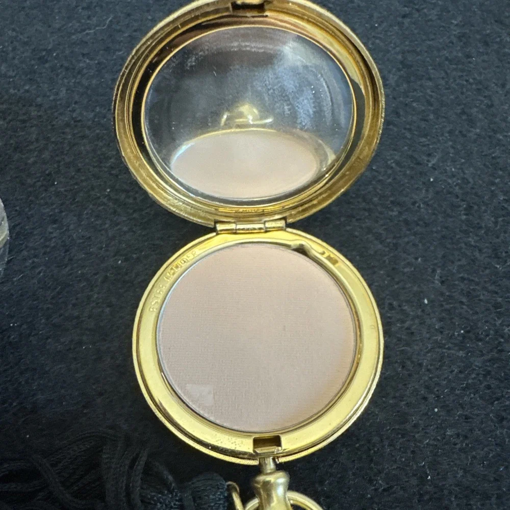 Estee Lauder Gold Tone Transparent Powder Compact Pocket Watch Design Vintage